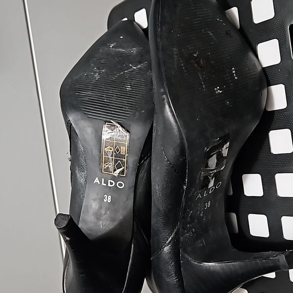 Black boots for the win 🏆 - Picture 3 of 5